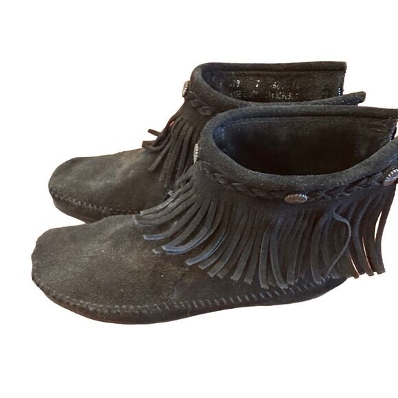 Minnetonka Black Suede Zip Hardsole Boot- Size 8 - Picture 1 of 5